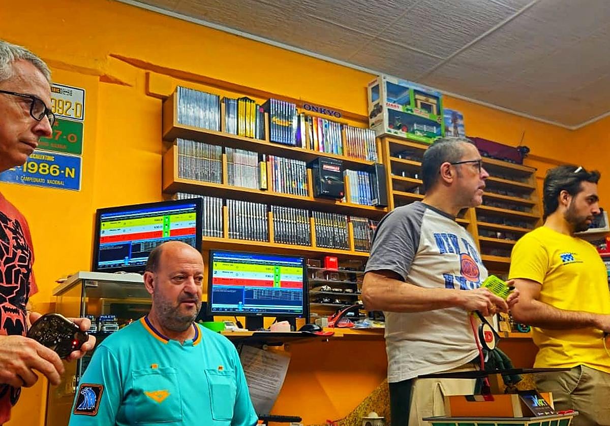 Imagen principal - «En el mundo del &#039;scalextric&#039; también importa el honor»