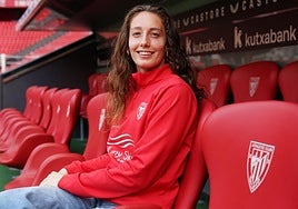 Es portera del Athletic e internacional con la selección.