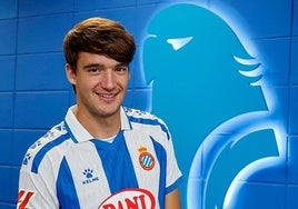 Urko, el vitoriano que se hizo futbolista mientras soñaba con jugar en Mendizorroza: «Volver es especial»