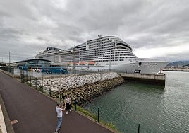 Crucero en el muelle de cruceros de Getxo.