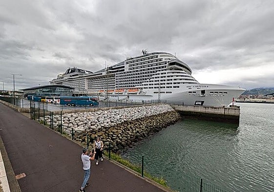 Crucero en el muelle de cruceros de Getxo.