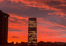¿Por qué se ha teñido el cielo de fucsia en Bizkaia?