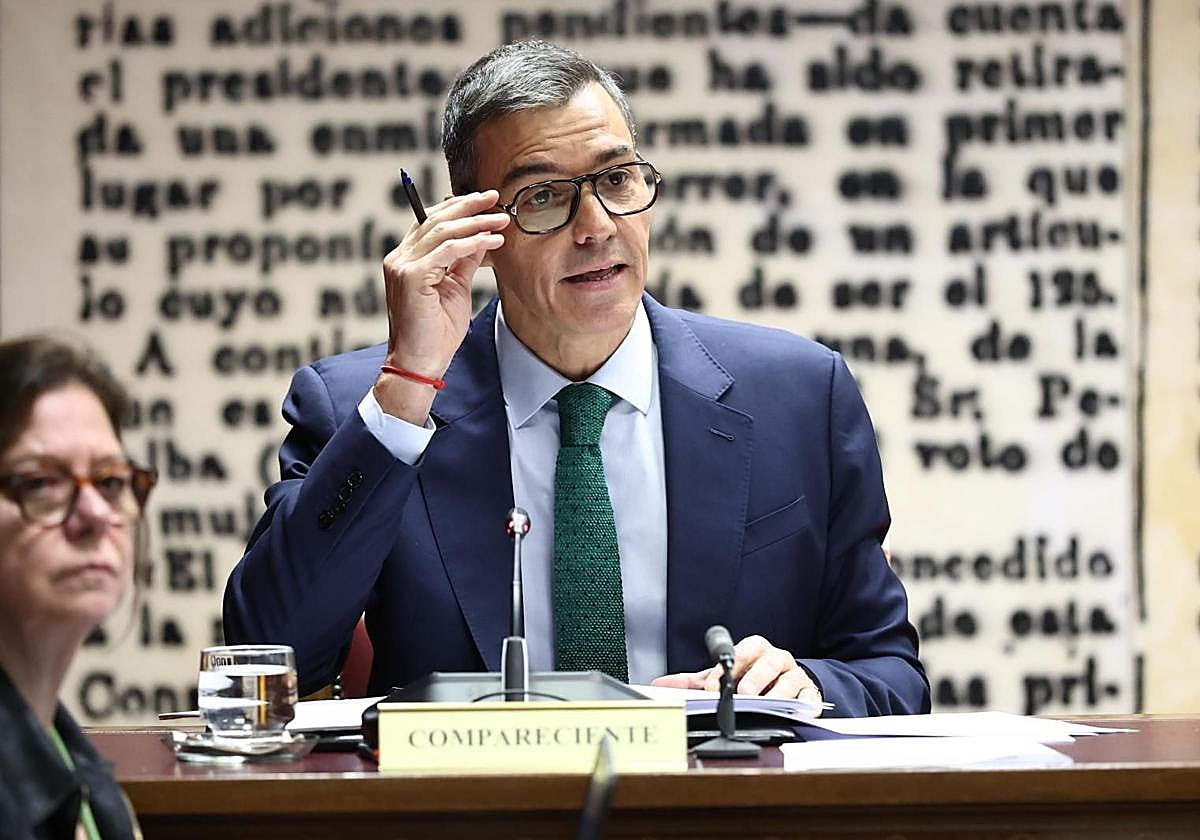 Pedro Sánchez revela dónde compró y cuánto costaron sus comentadas gafas de Christian Dior