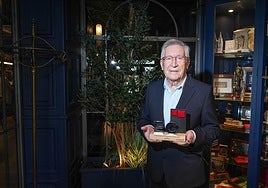 Miguel Ángel Echevarría, con el reconocimiento de ELCORREO a Afaraba.