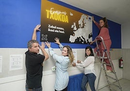 Aritz Taberna, Ane Urkiola, Saida Fidalgo y Amaia Conde, docentes del IES Zabalgana.