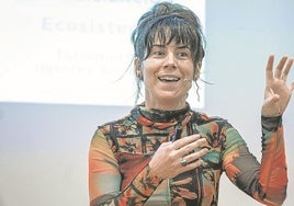 Laura Marrón, directora general del BAIC (Basque Artificial Intelligence Center) aportó datos sobre la adopción de la IA por parte de las empresas vascas.