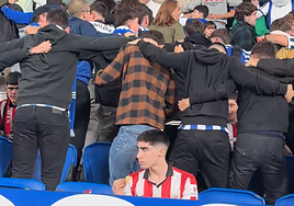 Se repite la famosa imagen de aficionados del Athletic 'aguantando' la fiesta de Anoeta