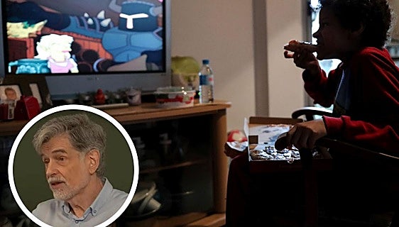 La edad a la que los niños pueden empezar a ver la tele según el pediatra Carlos González