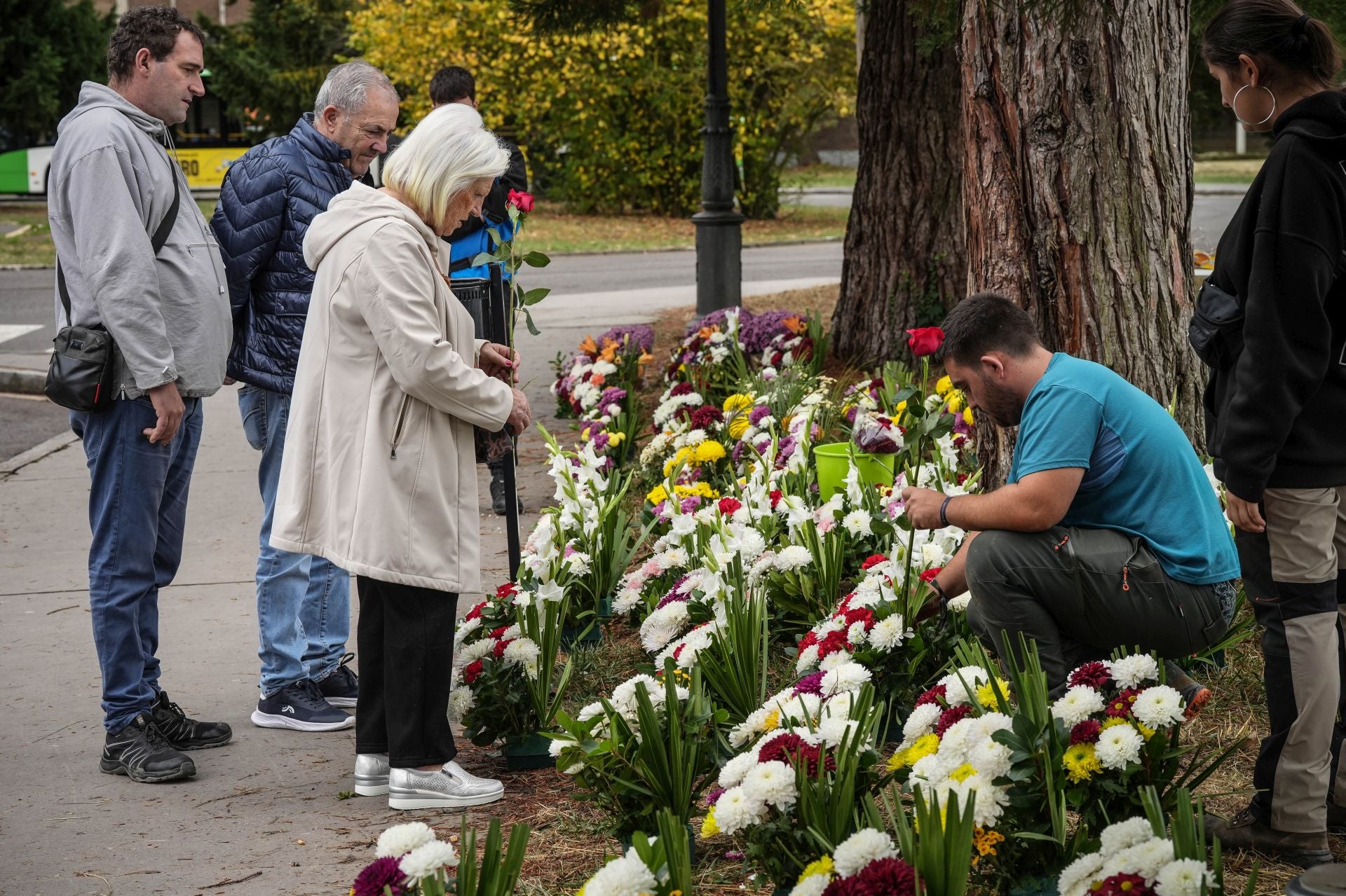 Los vitorianos recuerdan a sus seres queridos en el día de Todos los Santos