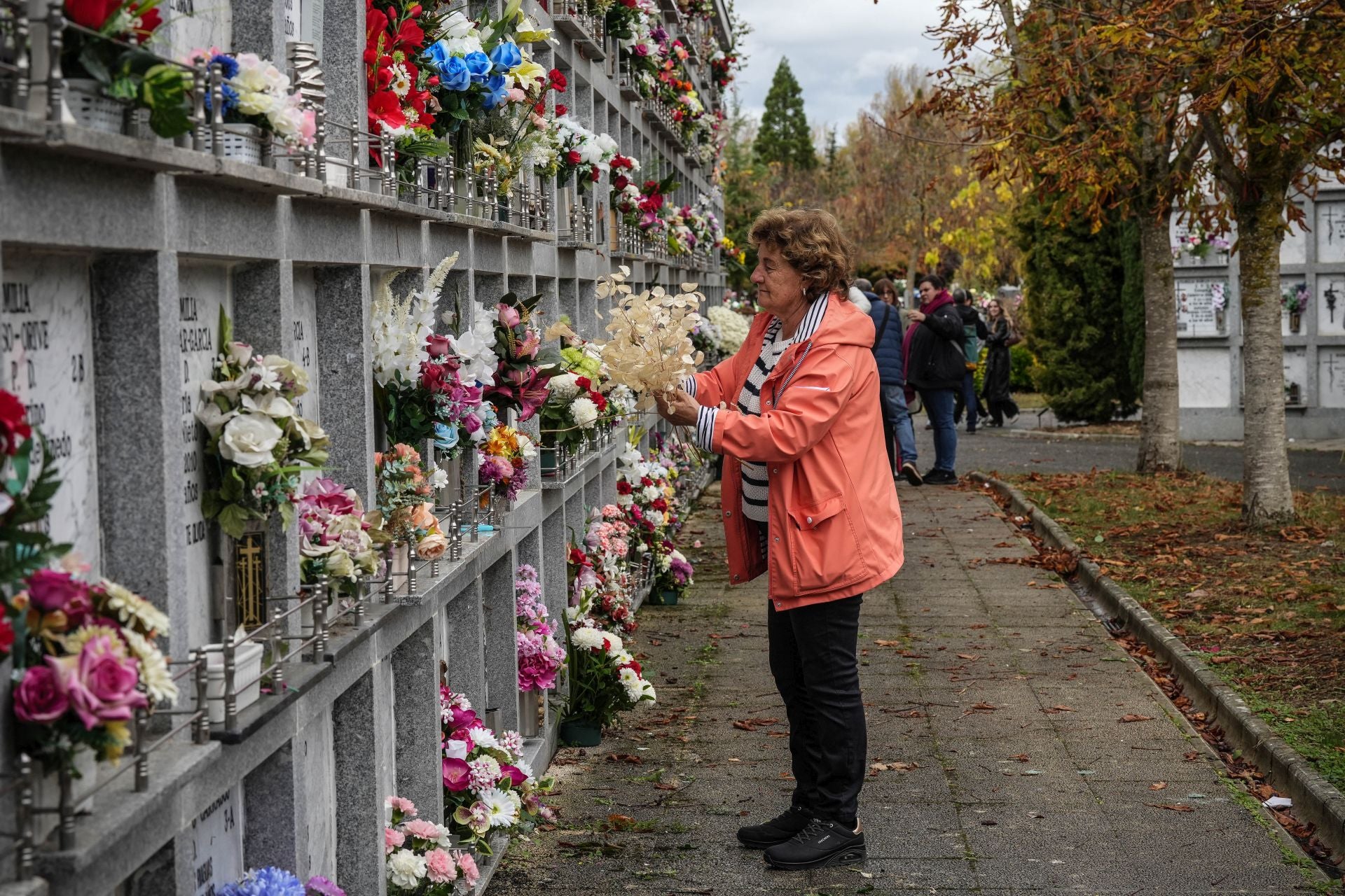 Los vitorianos recuerdan a sus seres queridos en el día de Todos los Santos