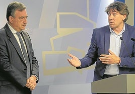 Comparecencia conjunta de Aitor Esteban y Eneko Andueza el pasado mes de junio en el Parlamento vasco.