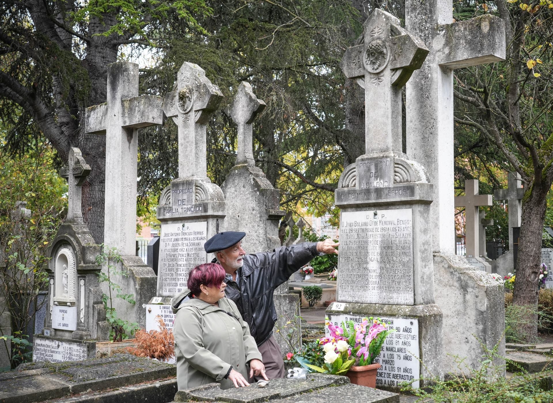 Los vitorianos recuerdan a sus seres queridos en el día de Todos los Santos