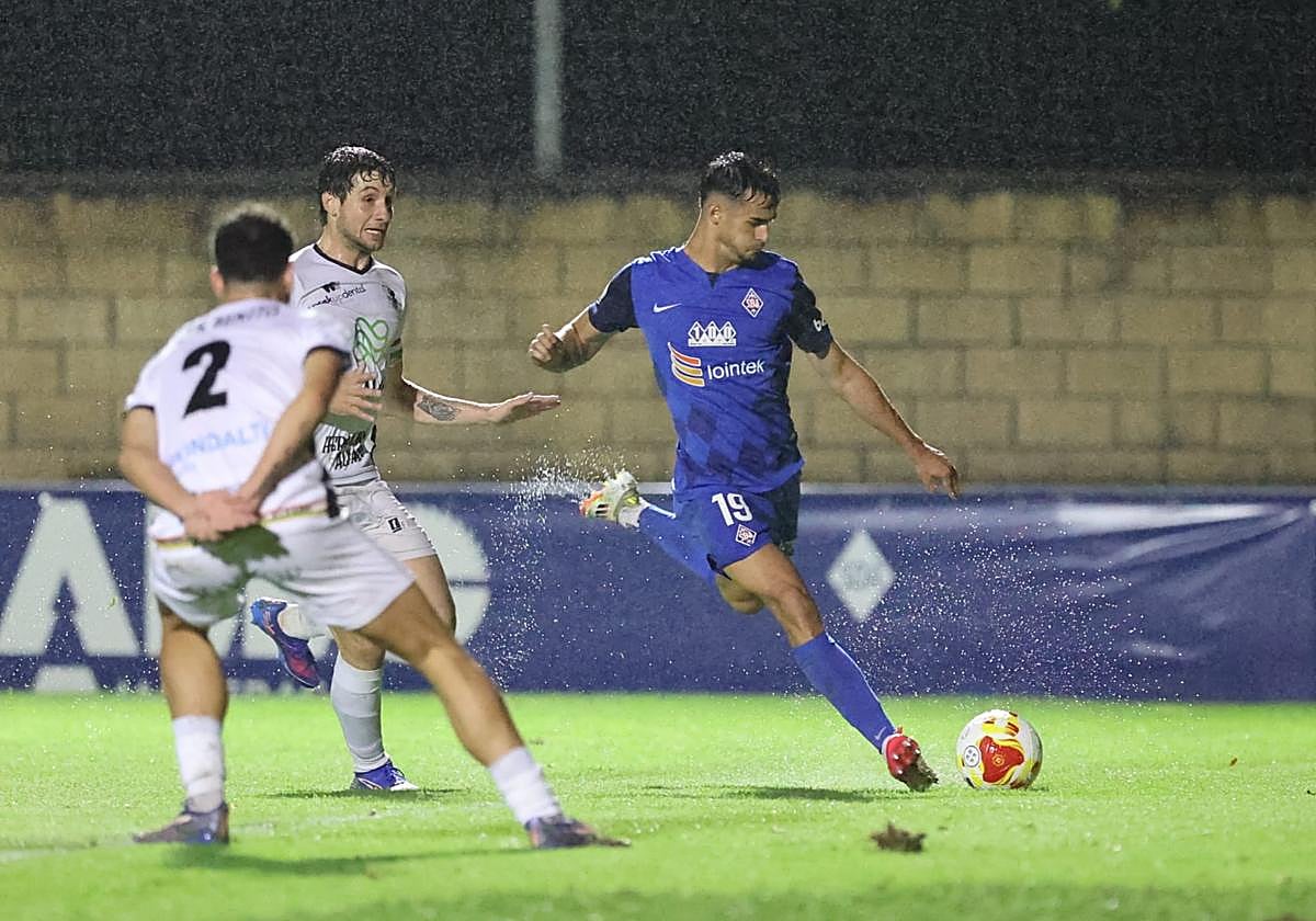 Gonzalo Zorrilla anotó uno de los tantos de la victoria zornotzarra.