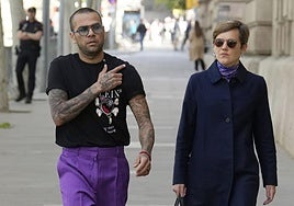 Dani Alves, epaitegietara bidean.