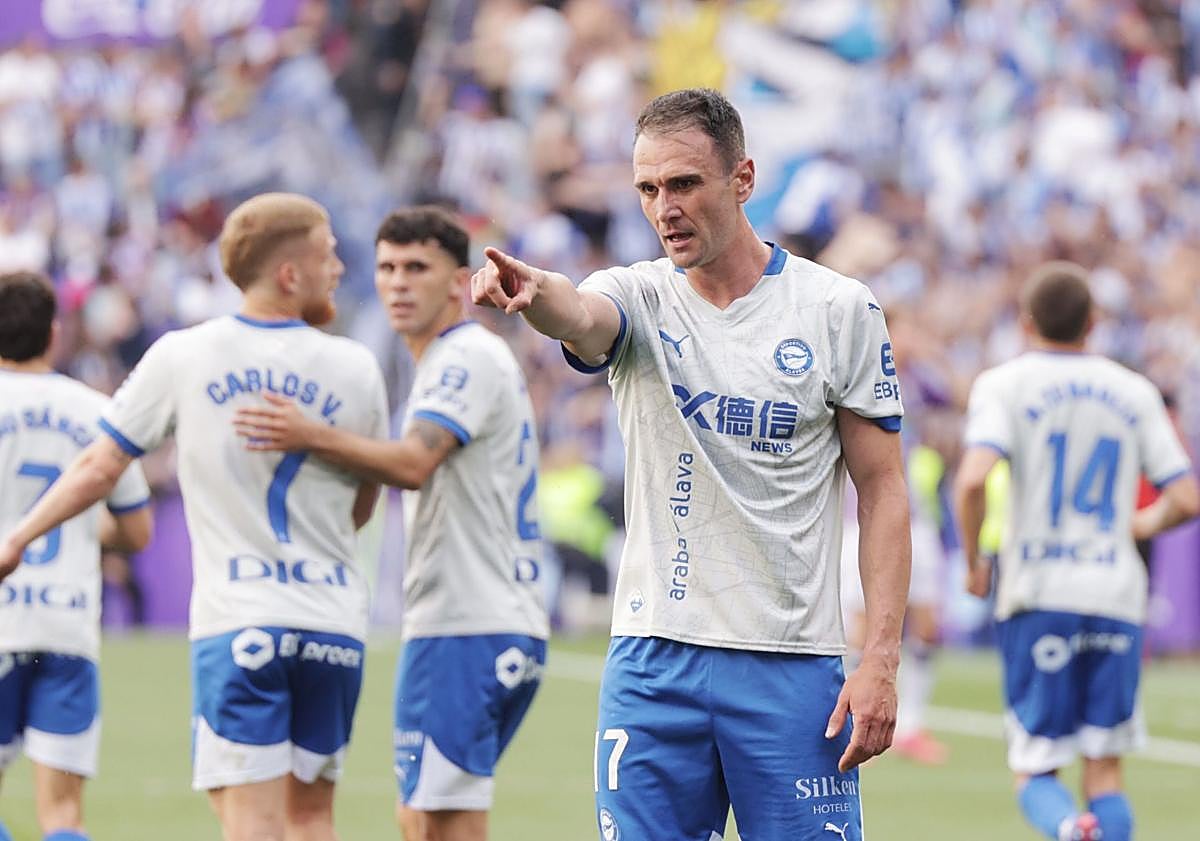 Imagen principal - Kike García, un «tipazo» que vuelve a Mendizorroza: «Es un 10 en todo»