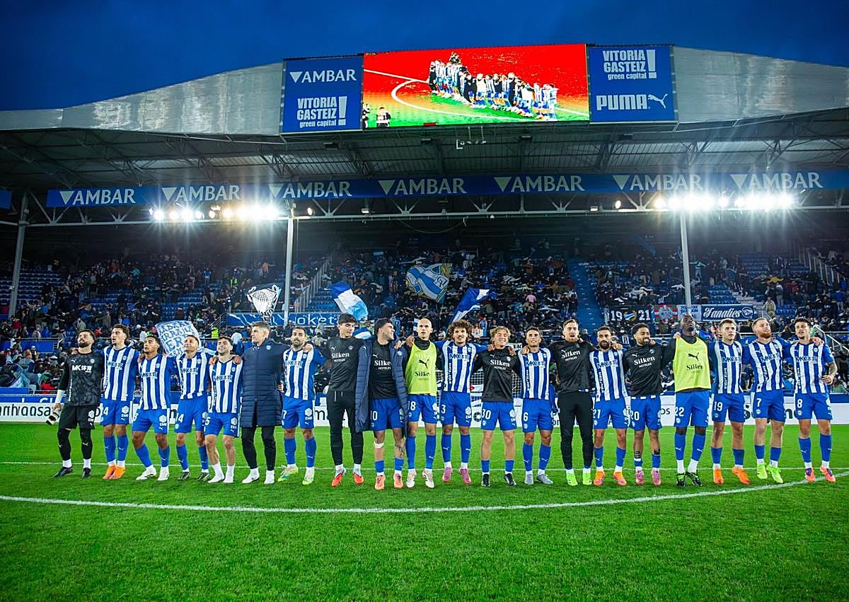 Imagen secundaria 1 - El Alavés gana mucho más que tres puntos: «Nos da confianza para seguir creyendo»