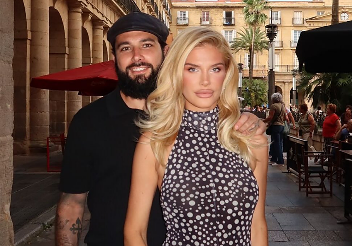 Peleteiro y su mujer, en una foto en la Plaza Nueva de Bilbao hace unas semanas.