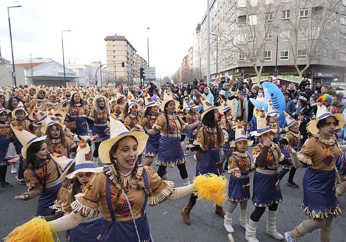 Desfile de las comparsas de Carnaval de 2025 en Vitoria.