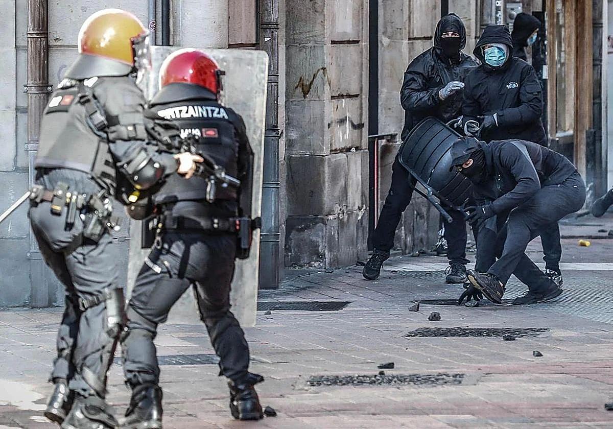 Ramiro González: «El fascismo no se frena con la violencia de grupos organizados y vestidos de negro»