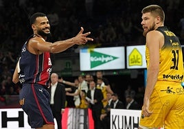 Cabarrot celebra con risa burlona un triple ante el excapitán azulgrana Giedraitis,