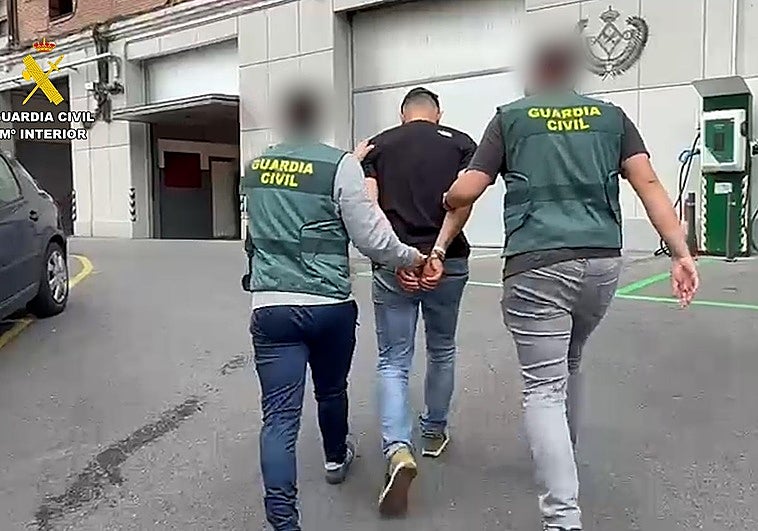 Desarticulan una red que estafó 300.000 euros con la compra de aceite, embutido, patinetes... y hasta perros