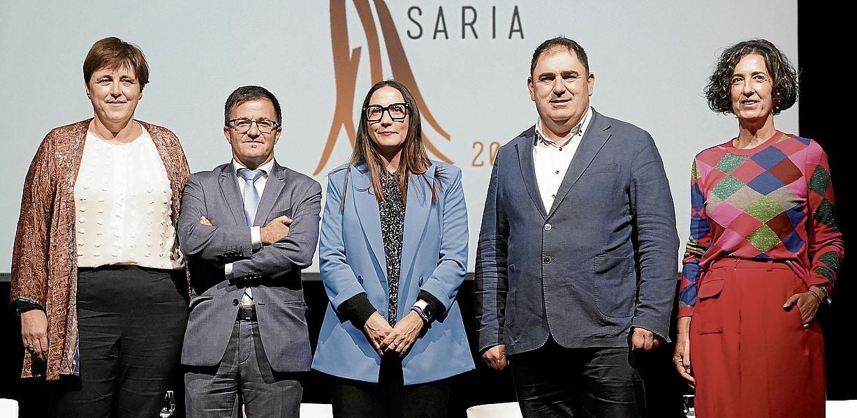 Isabel Mendiguren, Julen Elgeta, Begoña Pedrosa, Jon Labaka y Lorea Bilbao.