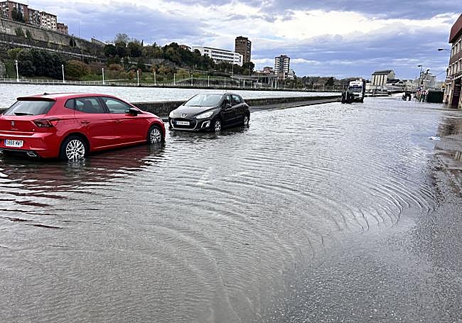 Desborde de la Ría en Zorrozaurre, en Bilbao.
