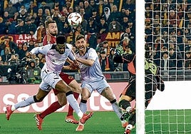 Iñaki Williams, ahora lesionado, marcó su último gol en Europa contra la Roma.