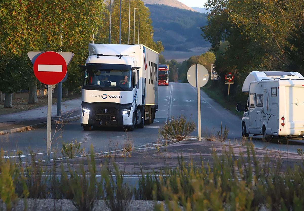 Los vecinos reclaman que se instale un radar de tramo y reduzca la velocidad a 30km/h.