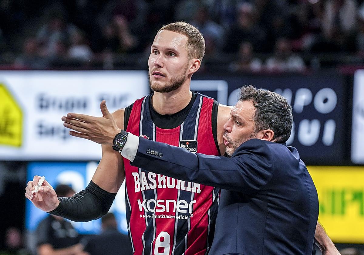 Galbiati da instrucciones a Tadas Sedekerskis.