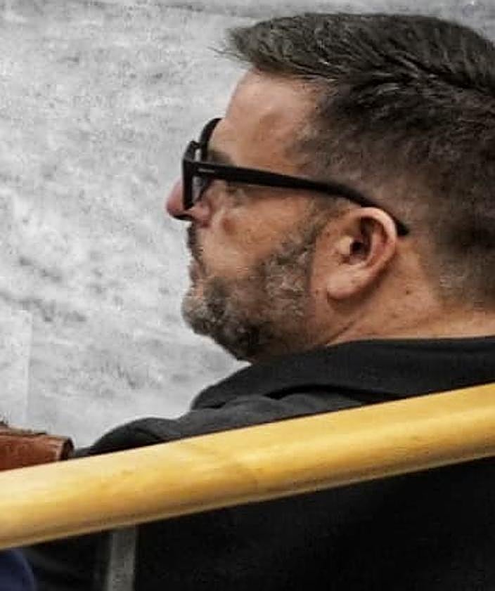 Imagen secundaria 2 - Un grupo de mariachis recibe al exdirector vasco de Emergencias en el arranque del juicio por el &#039;caso DYA&#039;