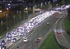 El Txorierri recobra la normalidad tras un accidente entre dos turismos y una moto