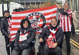 Los hermanos que viajan en silla de ruedas por Europa para animar al Athletic