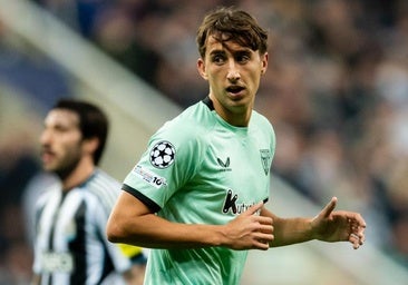 Las lágrimas del canterano Hierro y su familia por su debut con el Athletic: «Ha sido una locura»