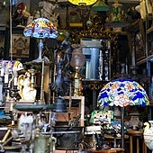 Puesto de anticuario en los Encants.