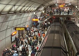Imagen de un andén atestado de usuarios el pasado 6 de octubre.