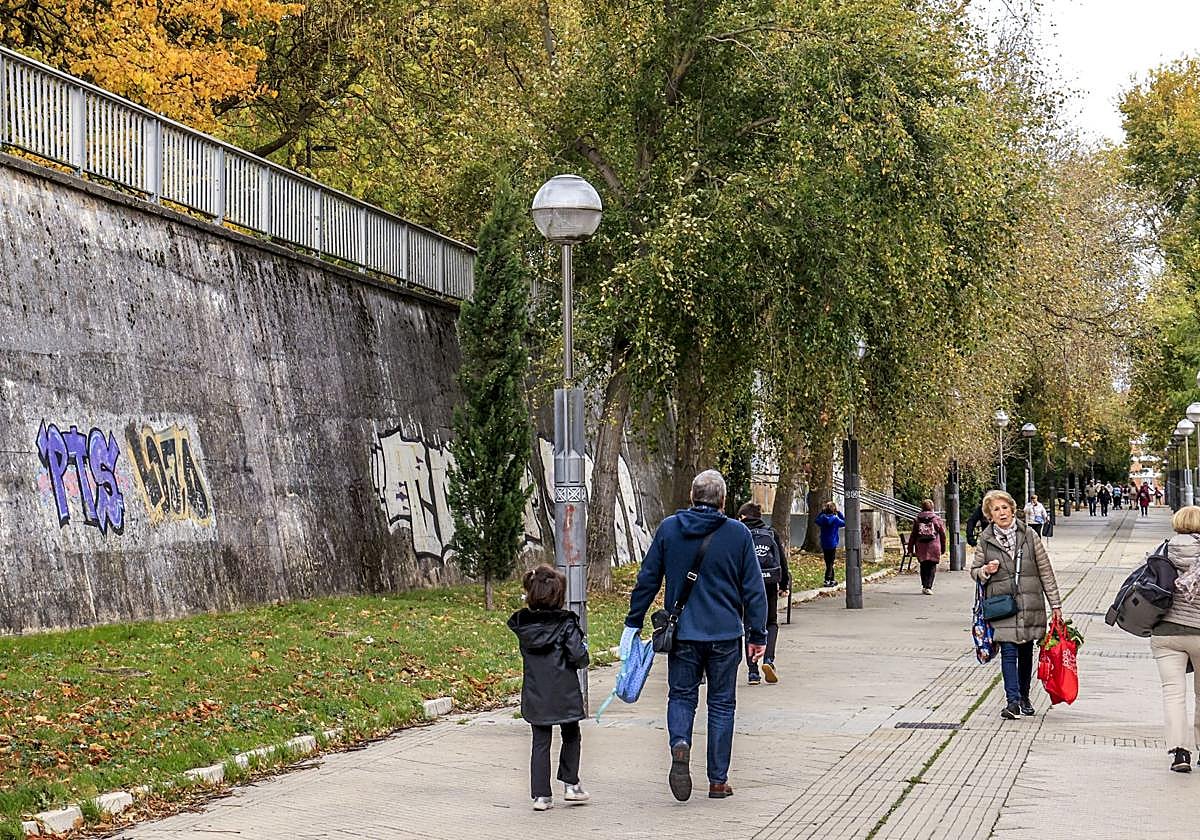 El rocódromo se ubicará contra el muro, en el que se dibujará un mural geométrico.