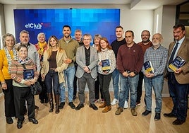 Posteguillo junto a los suscriptores en la sala de eventos de EL CORREO.