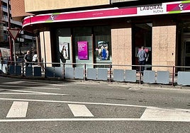 Las innovadoras barabdillas se encuentran alrededor de toda la rotonda.