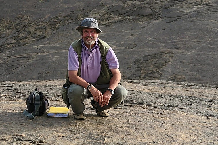 Andoni Sáez de Buruaga desarrolló su investigación arqueológica durante quince años en territorio saharaui.