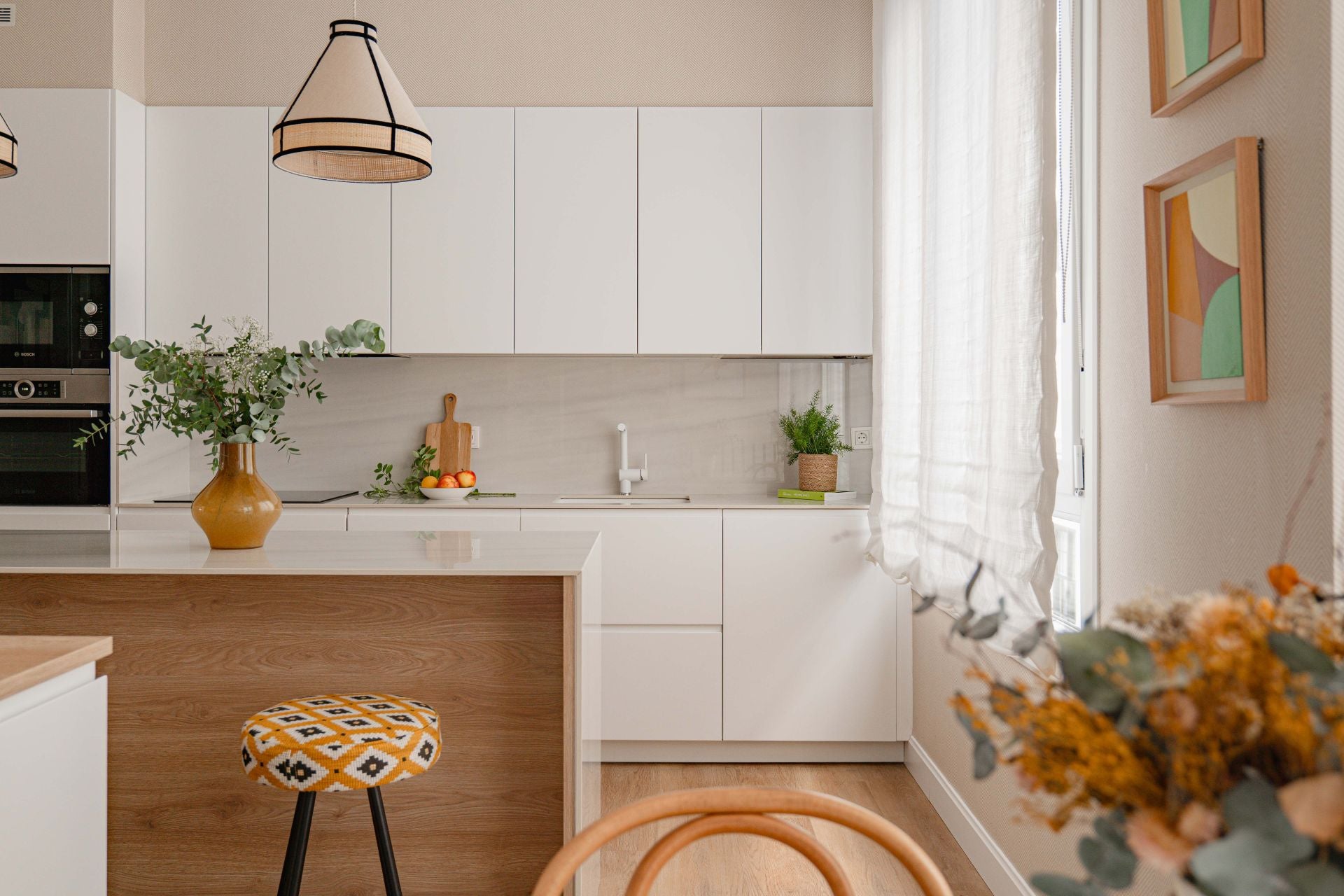 De espacio cerrado a hogar luminoso: la metamorfosis de un piso en Bilbao para una familia con dos niños