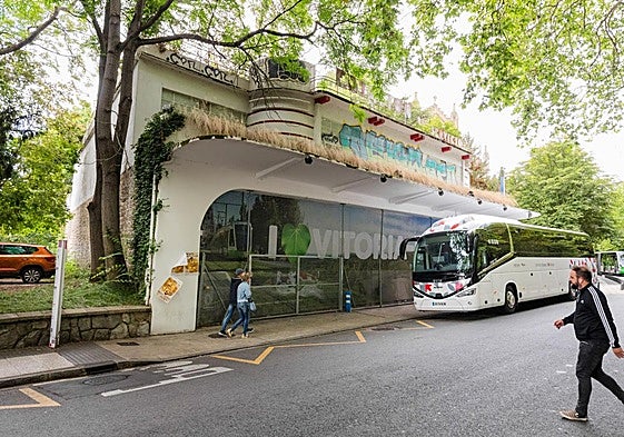 El el emblemático complejo es uno de los contados ejemplos de arquitectura racionalista de los años 30 en la capital alavesa.