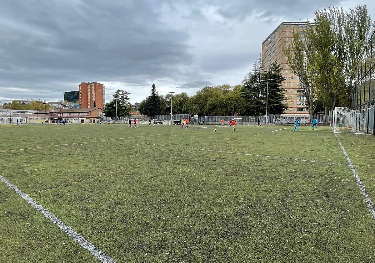Vitoria invertirá 415.000 euros en renovar el campo de fútbol de Zaramaga