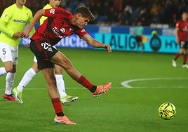 Bauza, en un chut a puerta.