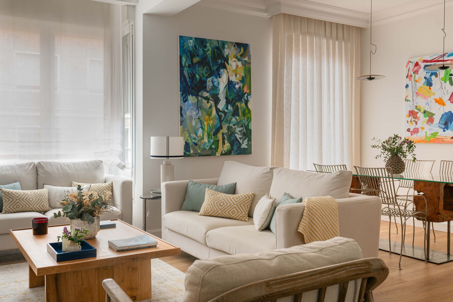 De espacio cerrado a hogar luminoso: la metamorfosis de un piso en Bilbao para una familia con dos niños