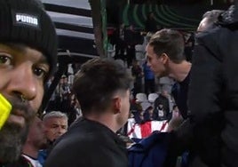 Espectacular bronca de Iñigo Pérez a Iván Balliu, que se marchó molesto por el cambio