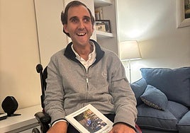 José María Gómez de Iturriaga presenta su primer libro.