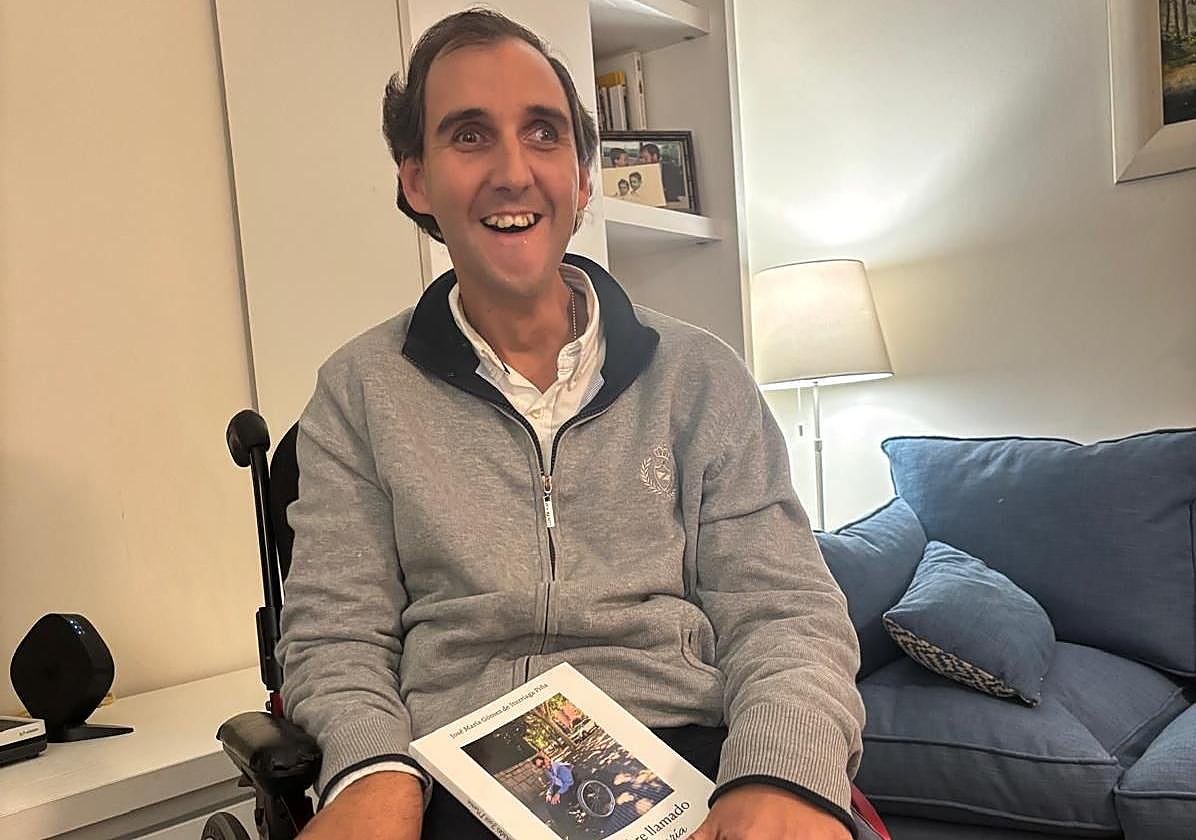 José María Gómez de Iturriaga presenta su primer libro.