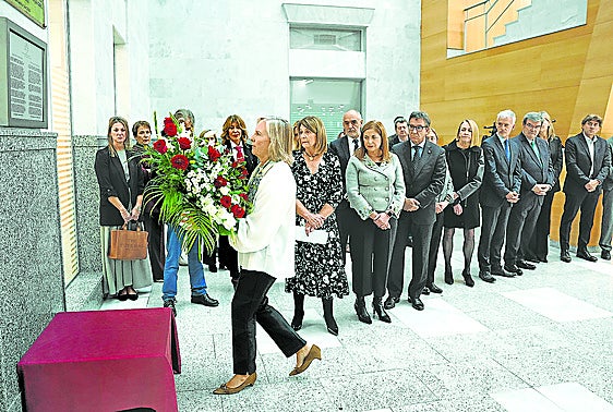 Reyes Goenaga participa en la ofrenda floral a José María Lidón celebrada ayer en el Tribunal Superior de Justicia del País Vasco