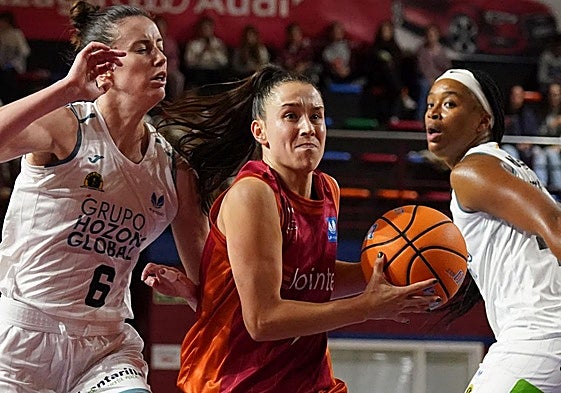 Olaeta penetra a canasta tras superar a Ayuso y Walker.